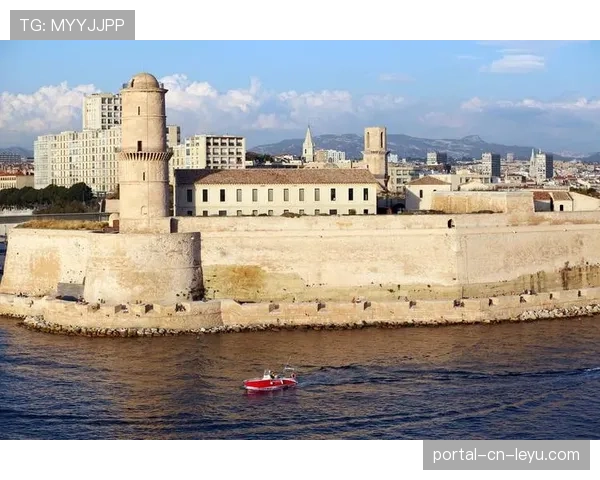法国警方就马赛主场极端球迷投掷杂物并导致比赛中断事件展开调查 法国警方就马赛主场极端球迷投掷杂物并导致比赛中断事件展开调查