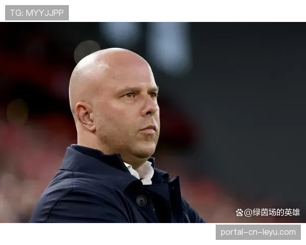 安菲尔德KOP看台赛后齐声高唱队歌,送别即将离队的队长范戴克 安菲尔德KOP看台赛后齐声高唱队歌,送别即将离队的队长范戴克